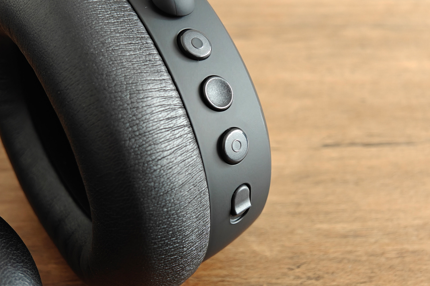 Skullcandy Crusher ANC 2 review playback buttons