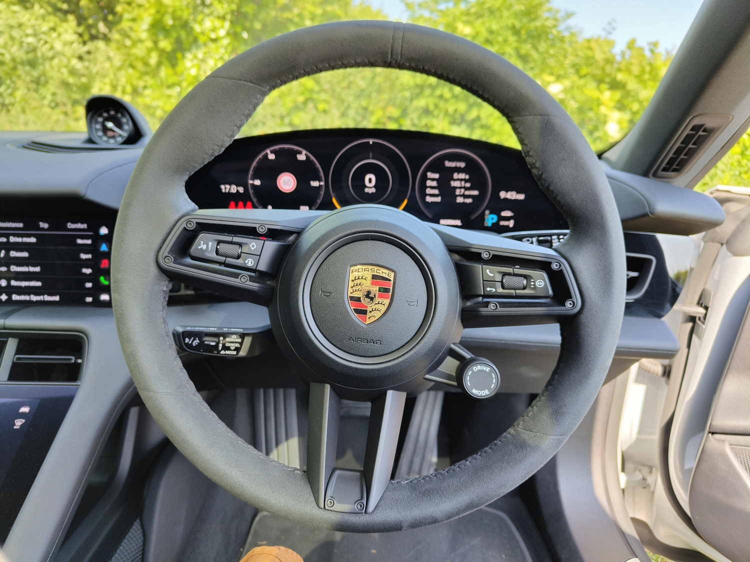 Porsche Taycan Cross Turismo Stuff review steering wheel